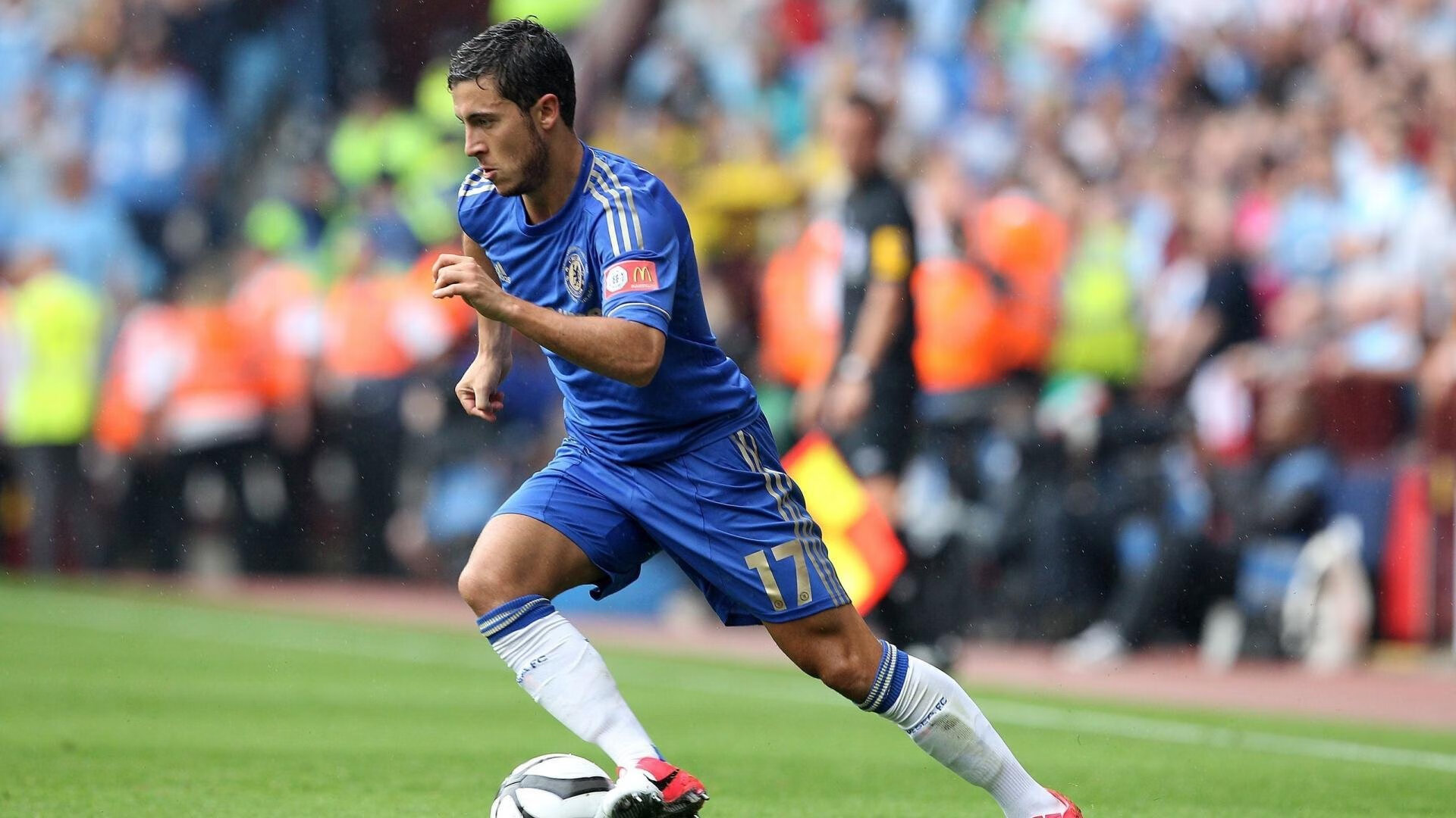 开云真人娱乐官网-史上最“炸裂”长距离投篮！库里在对阵魔术中投出距离超过70英尺的三分球！